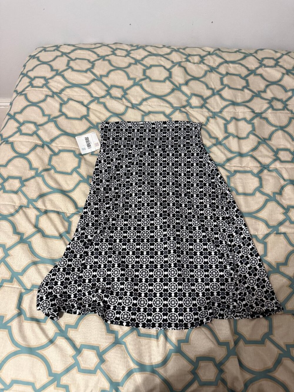NWT LuLaRoe Black White Medallion Azure Skirt L 🖤